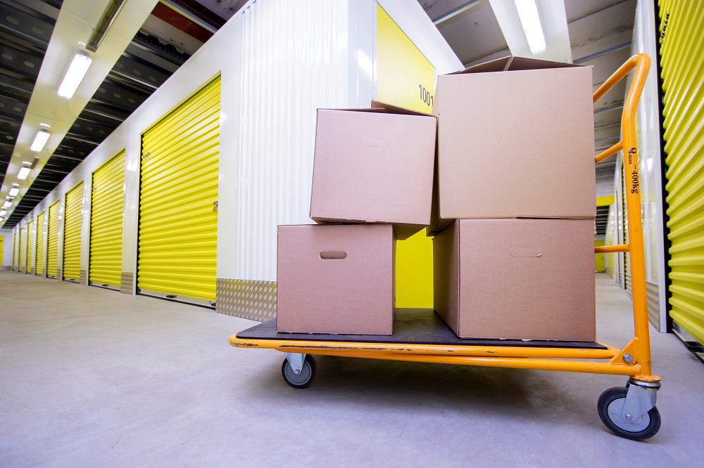 Jakie są korzyści z najmu magazynów self storage dla małych i średnich firm?